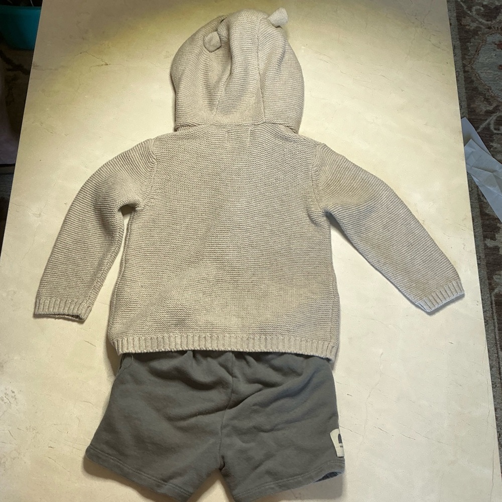 Zara Beige Knit Hoodie with Gray Lining and shorts, size 3 to 4 boys - Picture 5 of 5